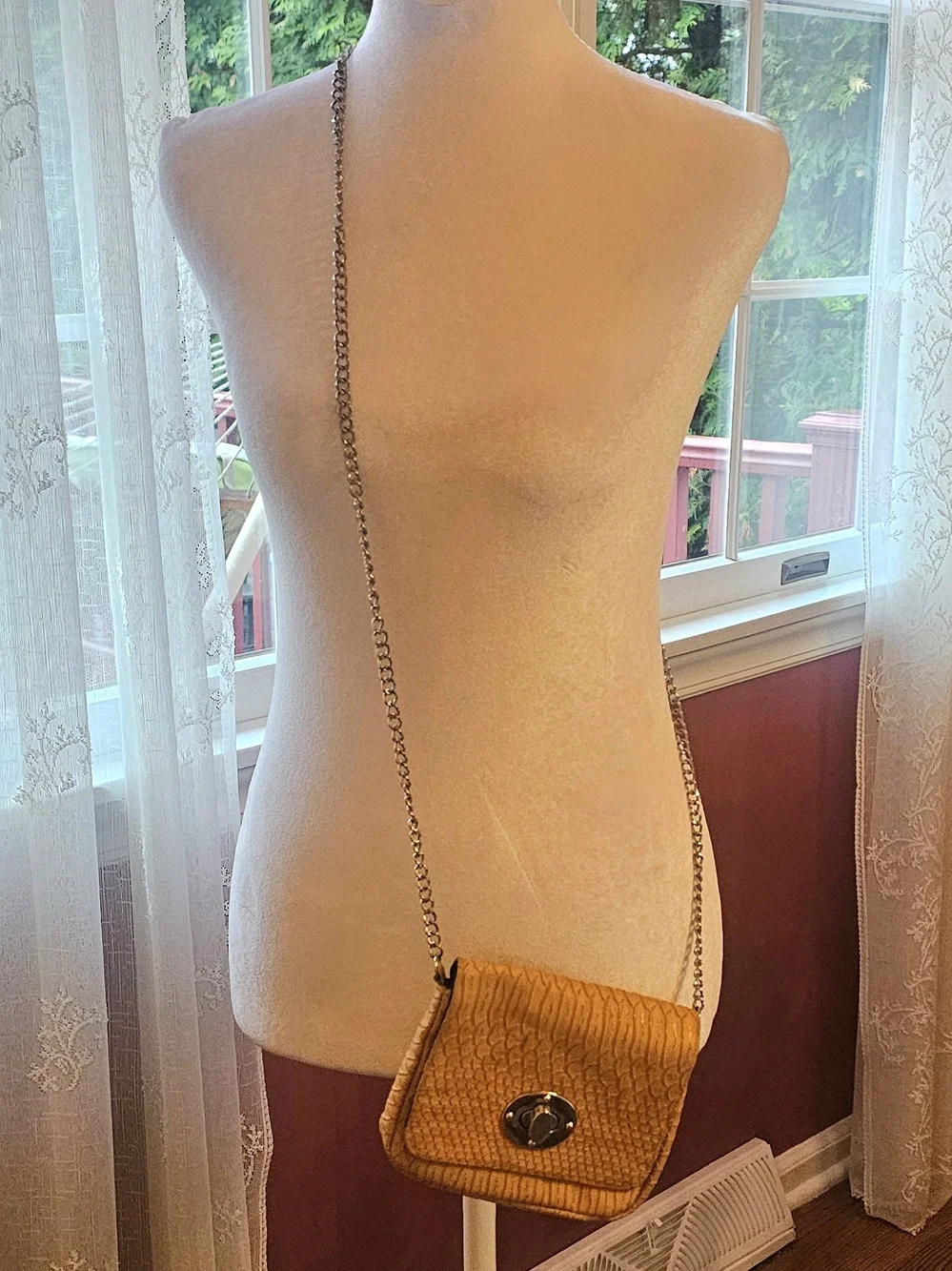 Source Unknown Yellow Textured Crossbody with Silver Chain - Picture 2 of 14